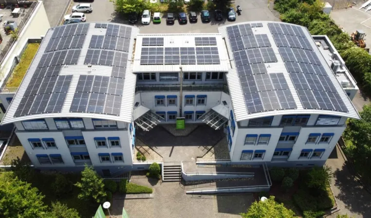 Nachhaltige Stromerzeugung durch Photovoltaik-Anlage Bild: Nachhaltige Stromerzeugung durch Photovoltaik-Anlage
