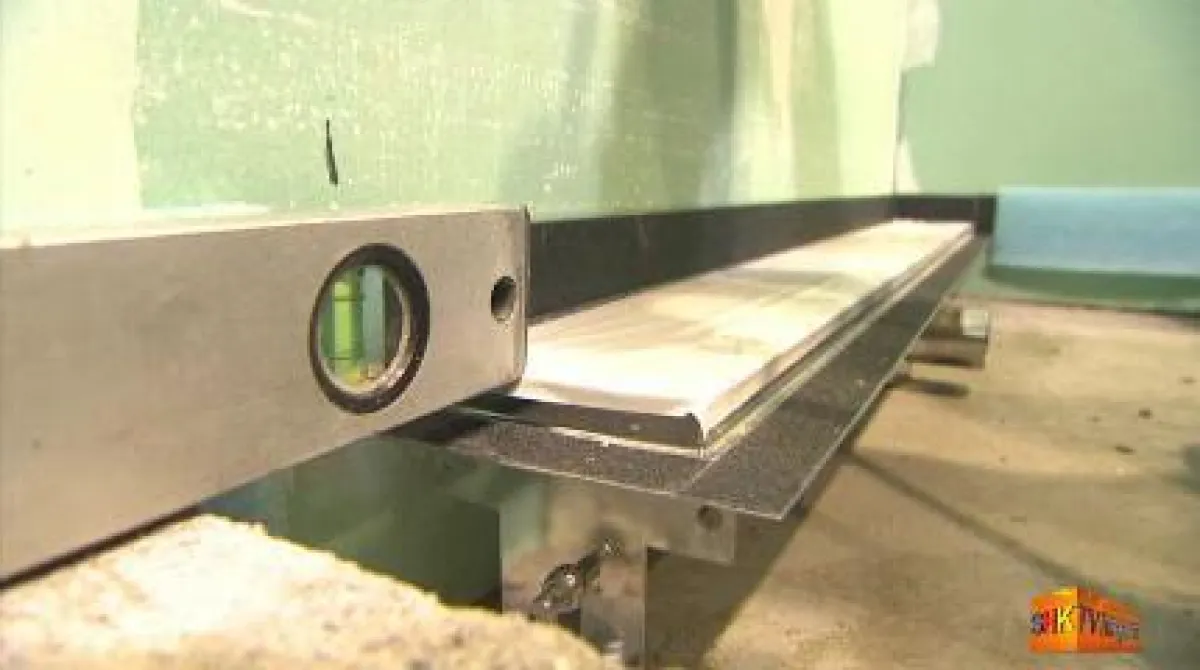 Eine interessante Filmreportage dokumentiert Schritt für Schritt den Einbau einer bodenebenen Design-Duschrinne ACO ShowerDrain. Zu sehen im Internet auf: http://www.krammer.tv/index.php?view=article&