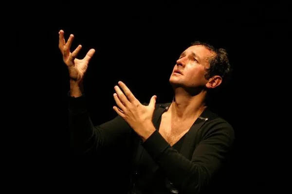 Bild: Solo-Debüt in München: Dan Puric mit „Traum – Ein-Mann-Show jenseits der Worte ...“ am 20. April 2010