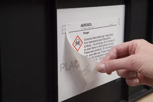 cab labelbase: Etiketten aufkleben und rückstandsfrei wieder entfernen Bild: cab labelbase: Etiketten aufkleben und rückstandsfrei wieder entfernen