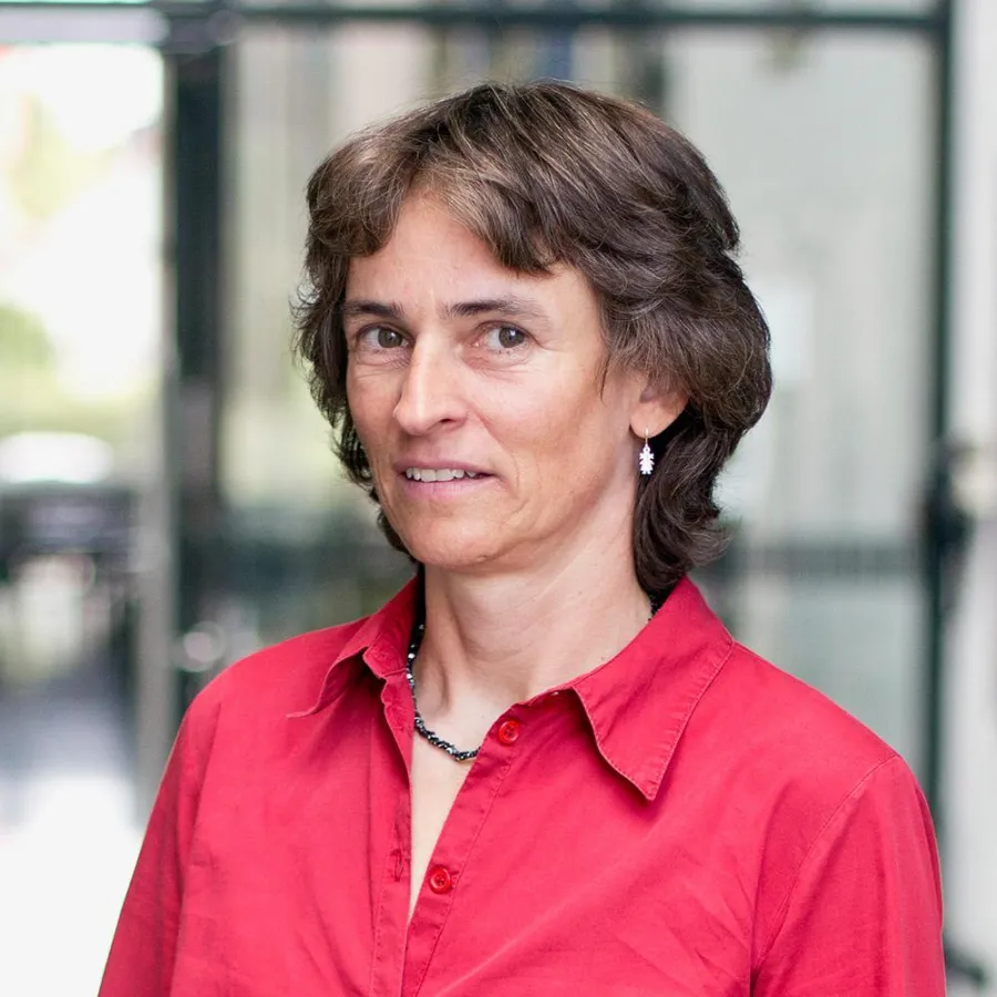 Prof. Dr. Tilla Schade referiert in der September-Vorlesung der KinderHochschule.