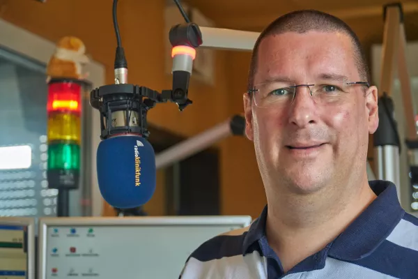 Herzenssache: Seit 20 Jahren ist "Jörgs Jahrmarkt" in Klinikfunk zu hören / Jubiläumssendung am 3. September Bild: Herzenssache: Seit 20 Jahren ist "Jörgs Jahrmarkt" in Klinikfunk zu hören / Jubiläumssendung am 3. September