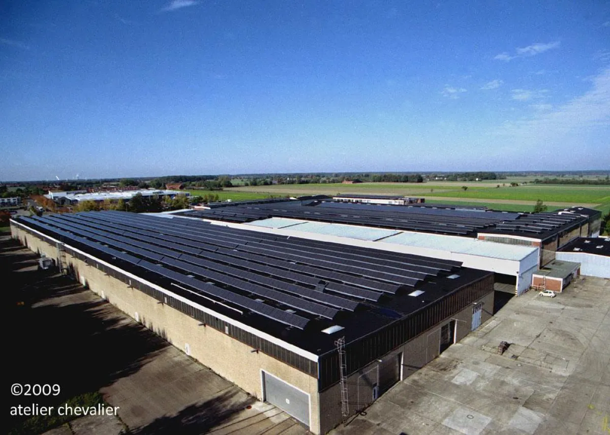 Eine Nennleistung von einem Megawatt erreicht die Solaranlage auf der 25.000 Quadratmeter großen Dachfläche der Spedition Nosta in Stadthagen.