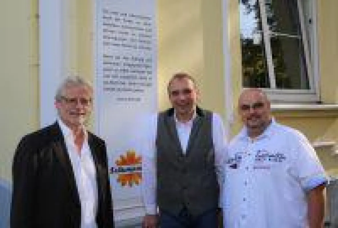 Bürgermeister Dieter Freytag, Schumaneck-Mitbegründer Bernhard Schumacher, Hausleiter Marco Salvatore Scaringi