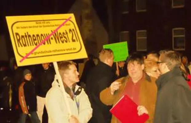 Kein Geld mehr für unsere Kinder – geht Commerz über Bildung? Bild: Kein Geld mehr für unsere Kinder – geht Commerz über Bildung?