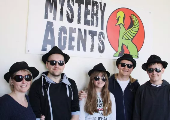 Ferienspaß mit Teenagern – Mit der Familie in geheimer Mission Bild: Ferienspaß mit Teenagern – Mit der Familie in geheimer Mission