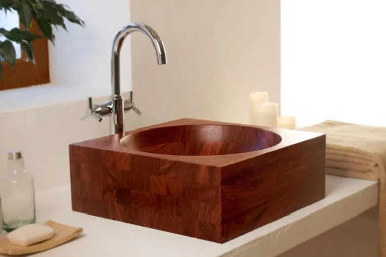 Einzigartig und Individuell - Holzwaschbecken und Holzbadewannen von STOLIS, gefertigt aus massivem Holz Bild: Einzigartig und Individuell - Holzwaschbecken und Holzbadewannen von STOLIS, gefertigt aus massivem Holz