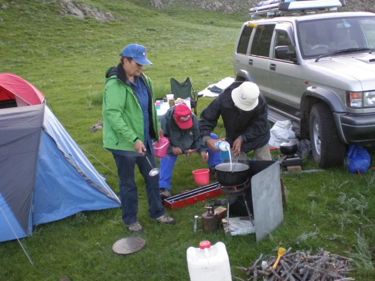 Bei den Jugend- und Studentenreisen wird die gemeinsame Essenzubereitung zum Erlebnis.