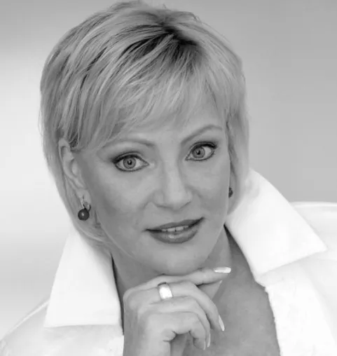 Bild: Iris Skowronek füllt – durch Beratung - Händlern die Kassen
