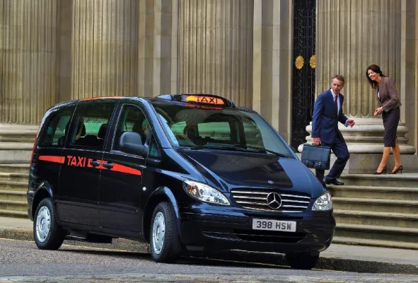 Bild: Taxiverband Deutschland (TVD) zeigt Vito London-Taxi auf der IAA