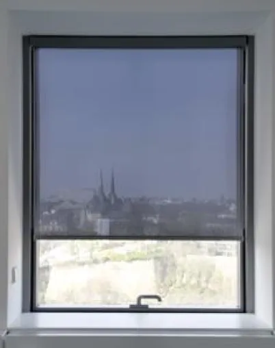Fast 30 % Kühlenergie einsparen mit MULTIFILM-Folienrollos Bild: Fast 30 % Kühlenergie einsparen mit MULTIFILM-Folienrollos