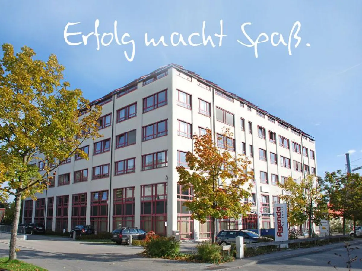 Das AGENDA-Gebäude am Hauptsitz in Rosenheim