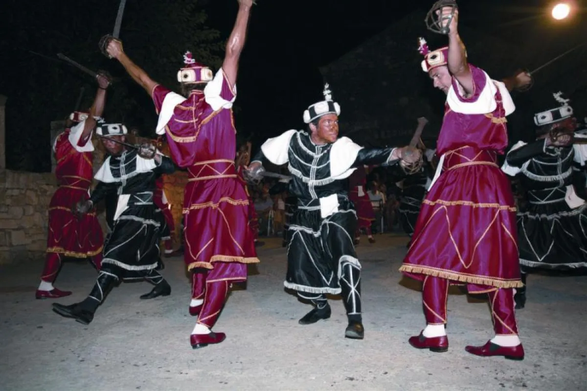Schwerttänzer auf der Insel Korcula, Foto: KTZ/Sergio Gobbo