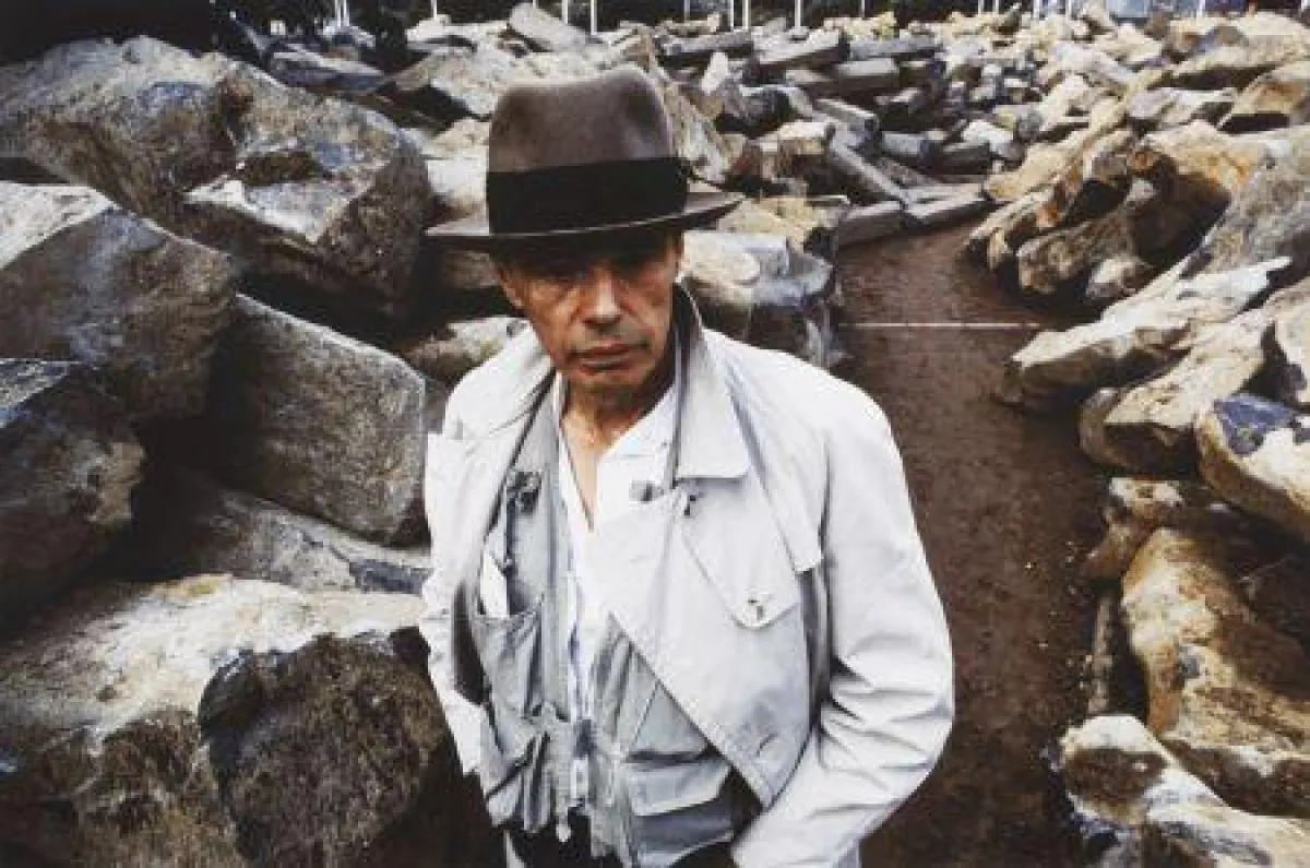 G. Mangold, Joseph Beuys, documenta 7, Kassel 1982 Farbfotografie, 44 x 64 cm, 1/10 Exemplaren
