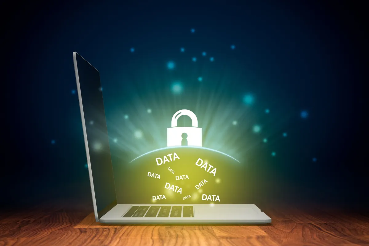 Computer data protection and cyber security concept (© Adobe Stock/jirsak #323383036)