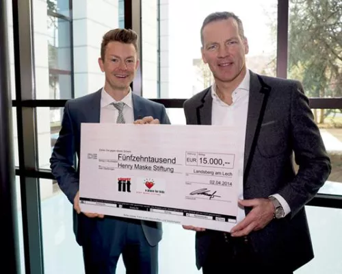 Bild: Am Tag der Fitness läuft clever fit für die Henry Maske Stiftung und spendet 15.000 €