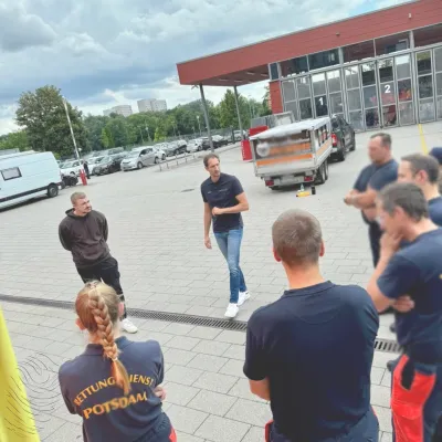 Mehr Sicherheit für Potsdams Retter: Ehemaliger Polizist Marco Winzer trainiert Feuerwehr in Deeskalation Bild: Mehr Sicherheit für Potsdams Retter: Ehemaliger Polizist Marco Winzer trainiert Feuerwehr in Deeskalation
