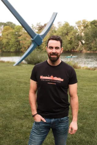 Bild: #MEINKASSEL. Kasseler Eishockeyspieler Derek Dinger ruft Charity-Aktion ins Leben