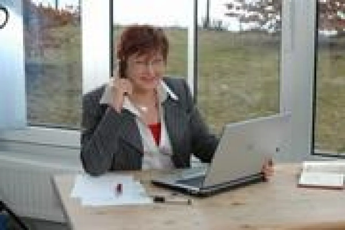 Siglinde Sonnenholzer berät in Fragen der Büroorganisation