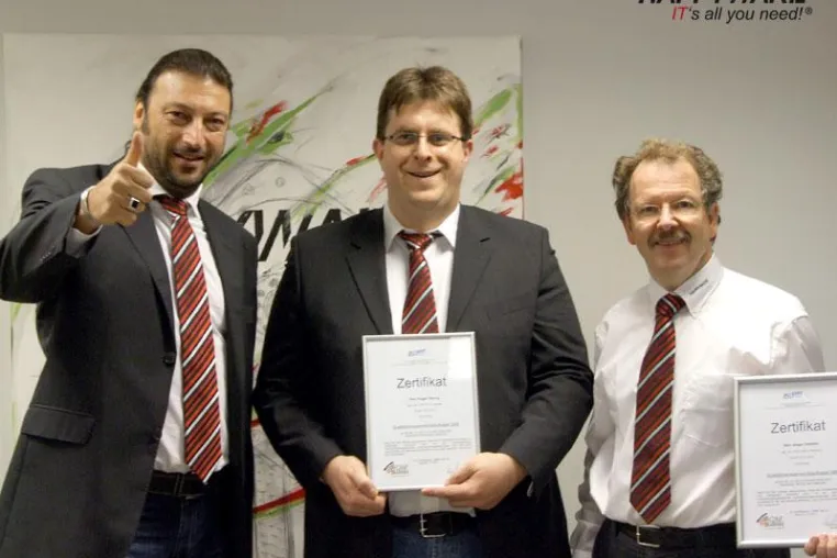 Bild: Happyware ist ab sofort EN ISO 9001:2008 zertifiziert