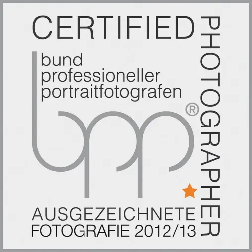 Bild: Überdurchschnittliche fachliche Qualitätsauszeichnung für Fotostudio Fischer aus Weinheim