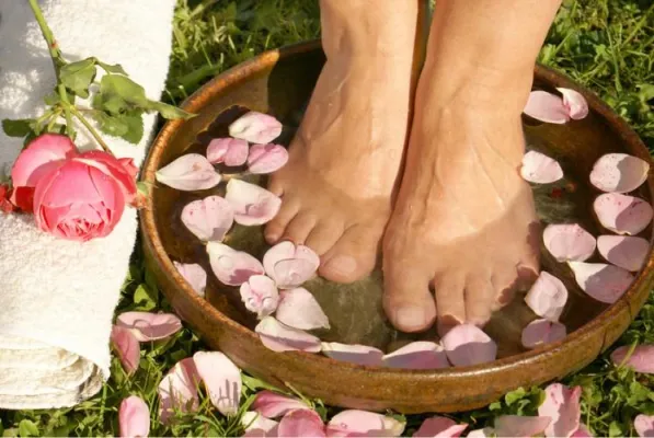 Bild: Entschlackende Elektrolyse-Fußbäder zum Wohle der Gesundheit