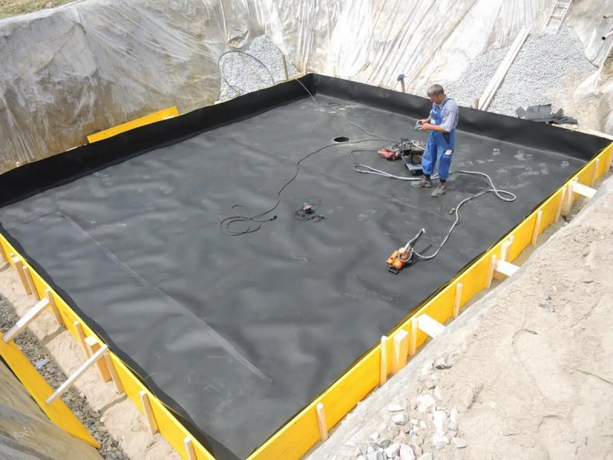 Die patentierte ABG-Dichtungsbahn wird thermisch verschwwißt