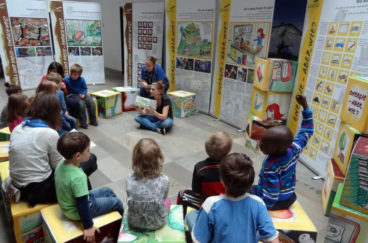 Selbst Vorschulkinder sind bereits in der Lage, über Sachverhalte und ethische Fragen wie die Notwendigkeit zum Teilen oder den Wert eines Lebewesens intensiv in Gesprächskreisen nachzudenken. (© Säch