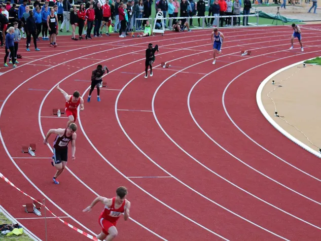 Bild: Schnelle Laufbahn für Siegburger Leichtathleten