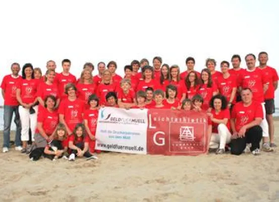 Geld für Müll sorgt für einheitliches Outfit der fränkischen Leichtathleten Bild: Geld für Müll sorgt für einheitliches Outfit der fränkischen Leichtathleten