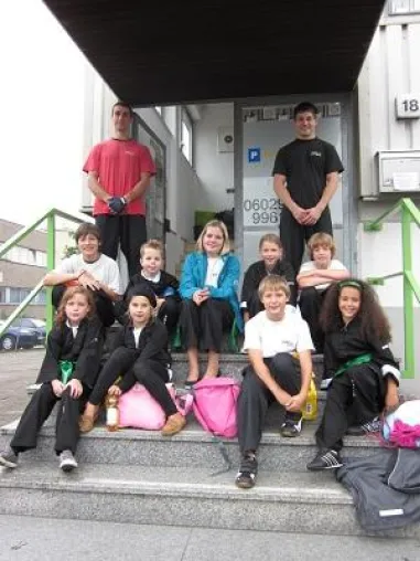 Bild: Vorführung der ML-Kampfkunstschule auf dem Völkerfest am 17.07.11