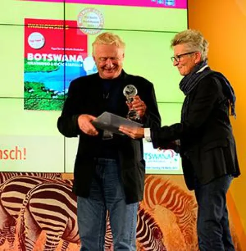 ITB-BuchAward 2017 für Michael Iwanowskis Reiseführer Botswana Bild: ITB-BuchAward 2017 für Michael Iwanowskis Reiseführer Botswana