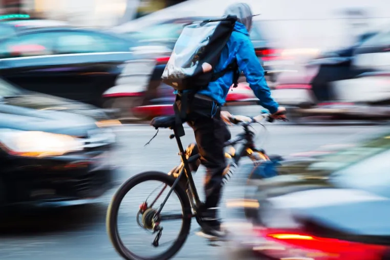 Was als Radfahrer erlaubt ist – als Autofahrer aber nicht Bild: Was als Radfahrer erlaubt ist – als Autofahrer aber nicht