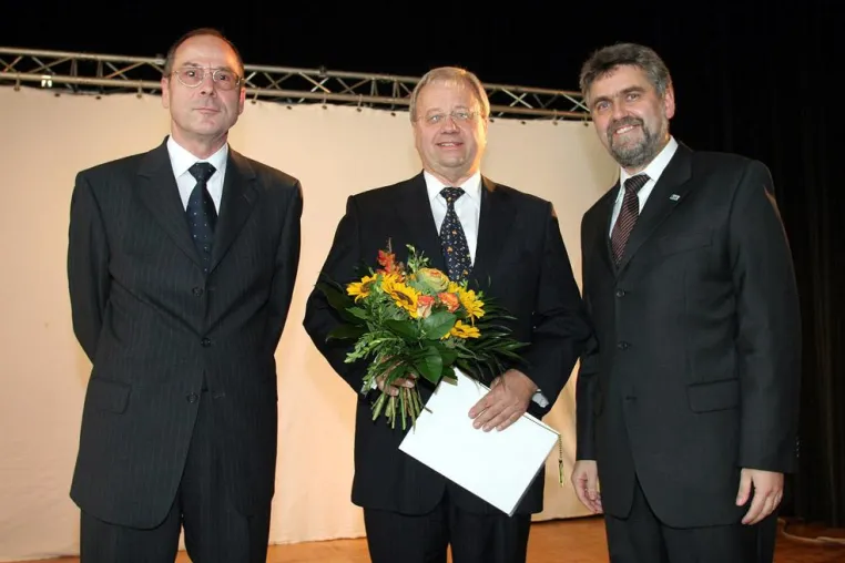 Bild: Verleihung der Honorarprofessur an Professor Karl Born - Staatssekretär Dr. Valentin Gramlich zeichnet Touristik-Experten an der Hochschule Harz aus