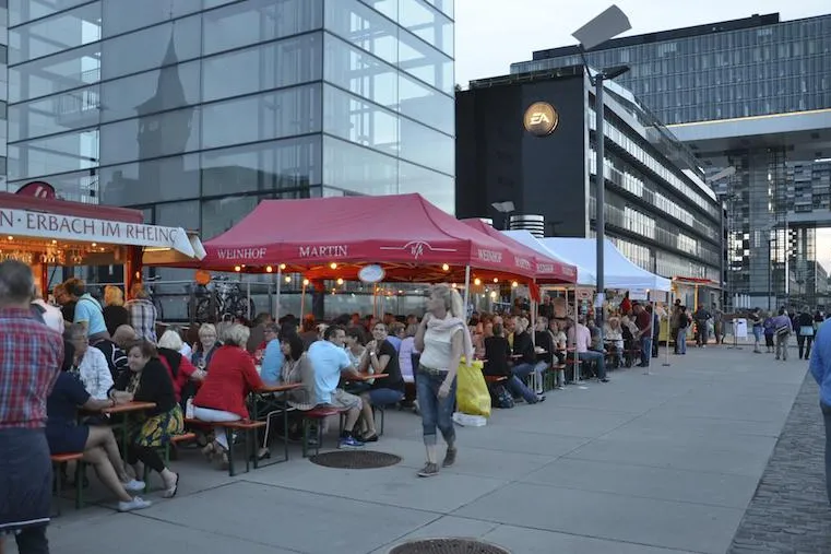 Jetzt schon vormerken: Vom 12. bis 21. August findet die „4. Weinwoche im Rheinauhafen Köln“ statt Bild: Jetzt schon vormerken: Vom 12. bis 21. August findet die „4. Weinwoche im Rheinauhafen Köln“ statt