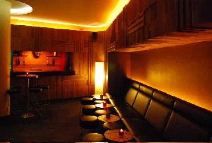 „Symphony of Roses“ in der Bellini Lounge zum Valentinstag Bild: „Symphony of Roses“ in der Bellini Lounge zum Valentinstag