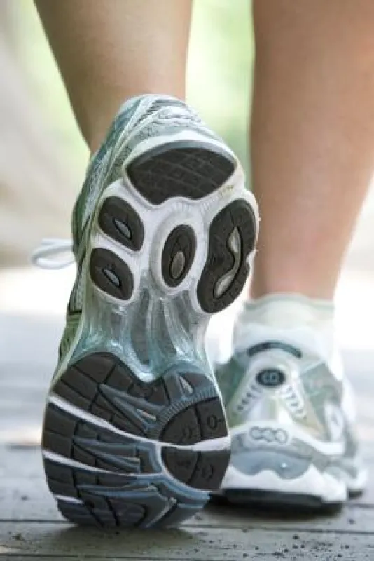 Der Leistungsanspruch des Freizeitläufers wächst - Bewegungserfahrung im Alltag nimmt ab. Der Orthopäde sieht in der Klinik zunehmend Freizeitsportler mit Problemen in Sehnen und Gelenken.