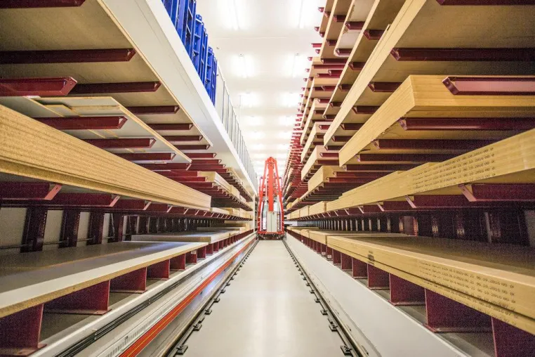 Halbautomatisches Holzplattenlager für mehr Effizienz Bild: Halbautomatisches Holzplattenlager für mehr Effizienz