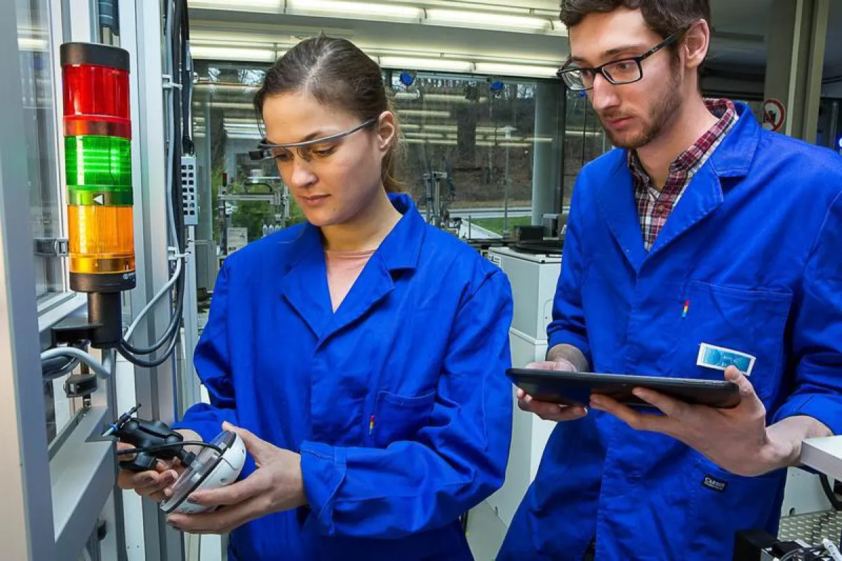 The efficient integration of components, plants and assistance systems inside the smart factory requires an intelligent network management (DFKI/SmartFactoryKL)