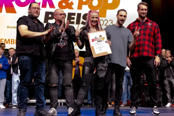 Bild: Leipziger Band „Claudia Kurver“ als „Beste Rock-Band“ mit dem 41. Deutschen Rock & Pop Preis ausgezeichnet