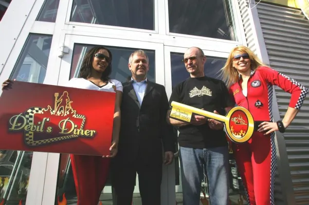 Car Friday in der Grünen Hölle – mehrere Tausend Nürburgring-Fans läuteten die Nordschleifen-Saison ein Bild: Car Friday in der Grünen Hölle – mehrere Tausend Nürburgring-Fans läuteten die Nordschleifen-Saison ein