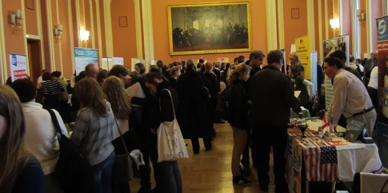 Bild: Berlin: Junge Menschen wollen die Welt entdecken - Mehr als 1.200 Besucher auf der SchülerAustausch Messe