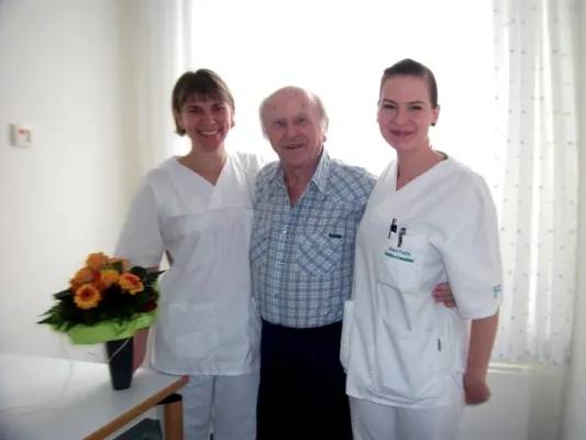 Bild: Wieder fit zum 90. Geburtstag: Horst Zahm freute sich über Gratulation des Otto-Fricke-Krankenhauses