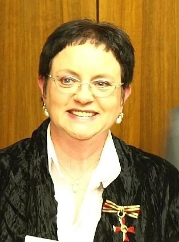 Ulrike M. Dierkes, Autorin und Journalistin