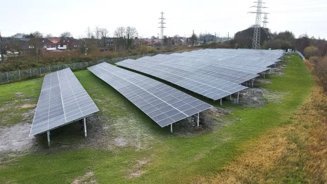 Bild: Norden-Frisia nimmt Freiflächen-Photovoltaikanlage in Betrieb