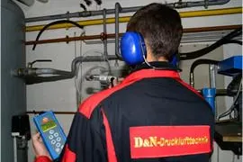 Leckageortung mittels Ultraschall an Druckluftleitungen und Maschinen – Dichtigkeitsprüfung Bild: Leckageortung mittels Ultraschall an Druckluftleitungen und Maschinen – Dichtigkeitsprüfung
