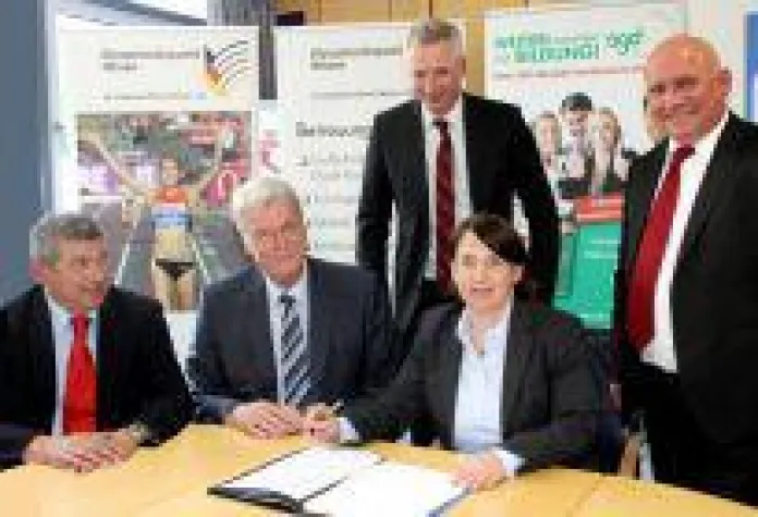 Olympiastützpunkte kooperieren mit Studiengemeinschaft Darmstadt und Wilhelm Büchner Hochschule Bild: Olympiastützpunkte kooperieren mit Studiengemeinschaft Darmstadt und Wilhelm Büchner Hochschule