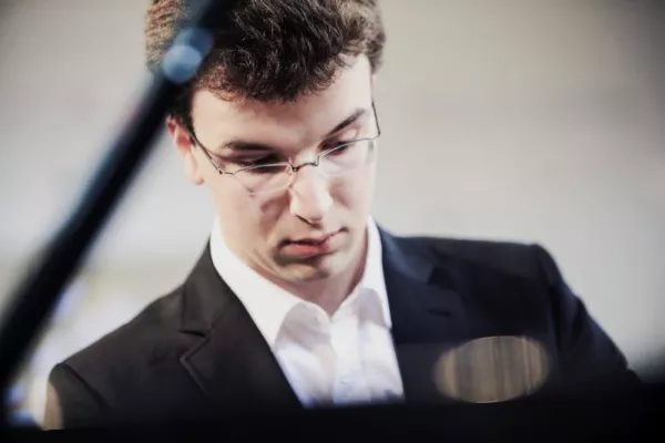 Bild: Knut Hanßen (Klavier) spielt Werke von J. Haydn, L. v. Beethoven und J. Brahms