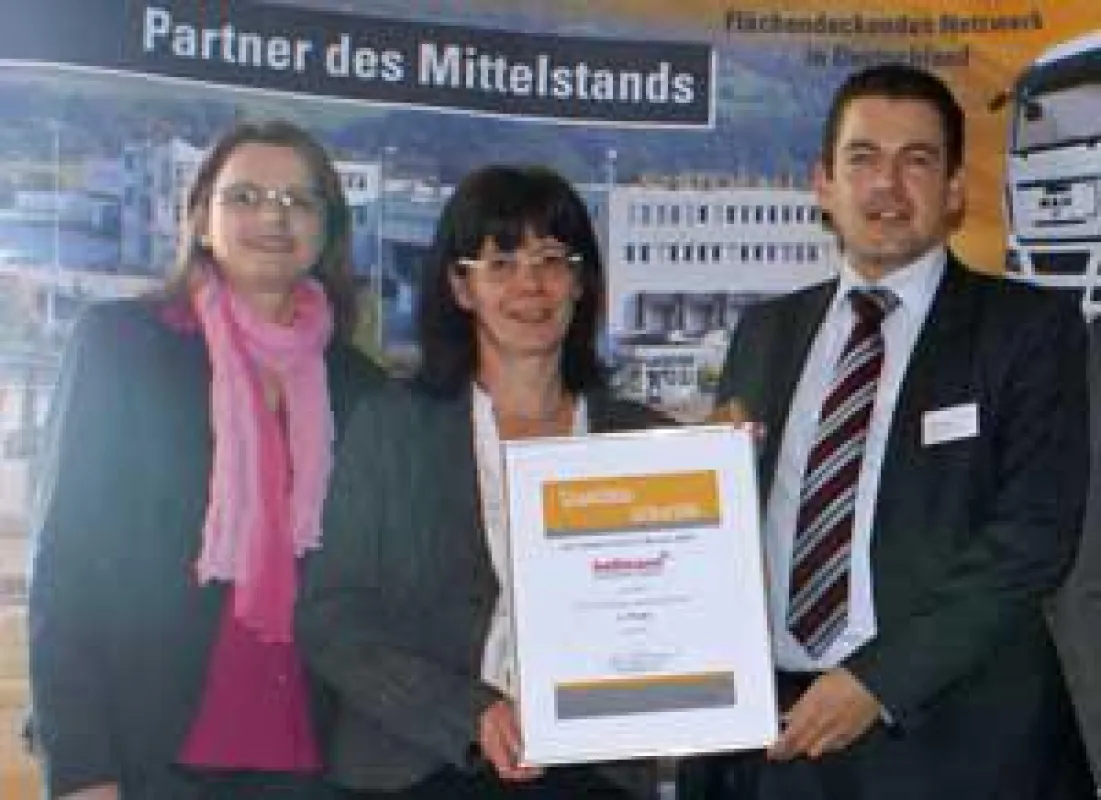 Rita Hochgürtel (System Alliance GmbH) mit Beate Mähler und Tino Möbius (beide Hellmann Worldwide Lo
