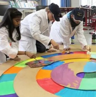 Mit Kunst einander begegnen und verstehen: Inklusionsprojekt mit hörgeschädigten und gut hörenden Schülern Bild: Mit Kunst einander begegnen und verstehen: Inklusionsprojekt mit hörgeschädigten und gut hörenden Schülern